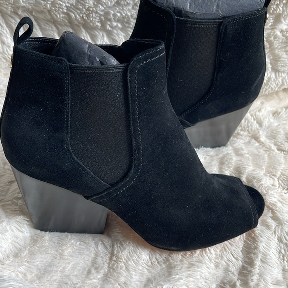 Brand new Tory Burch booties - Picture 2 of 6